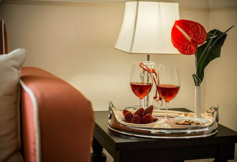 سوییت, Victoria Hotel Letterario