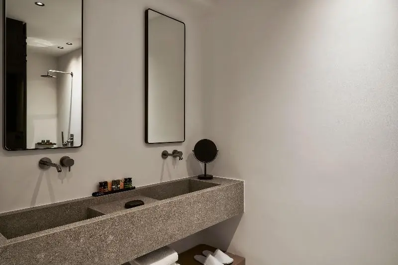 سوییت جونیور با چشم‌انداز استخر, Santanna Luxury Suites