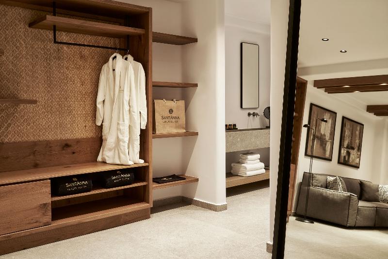 سوییت جونیور با چشمانداز استخر, Santanna Luxury Suites