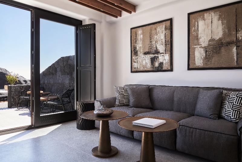 سوییت جونیور با چشم‌انداز استخر, Santanna Luxury Suites