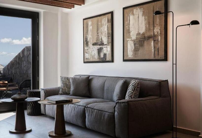سوییت جونیور با چشم‌انداز استخر, Santanna Luxury Suites