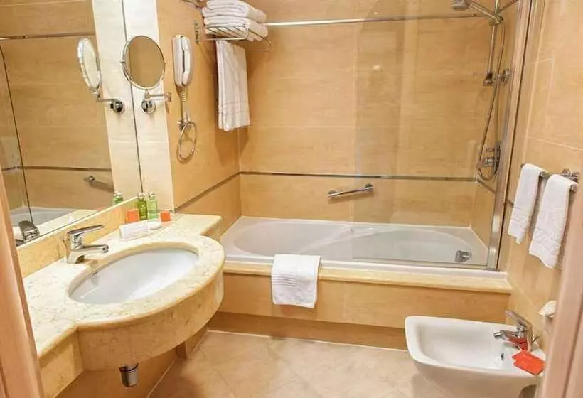 اتاق سوپریور با چشمانداز استخر, Acacia Resort
