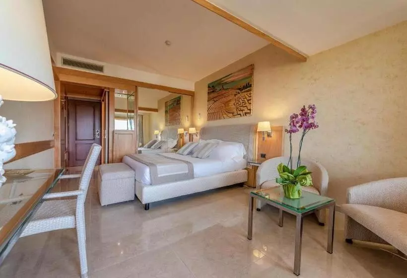 اتاق لوکس سه تخته, Acacia Resort