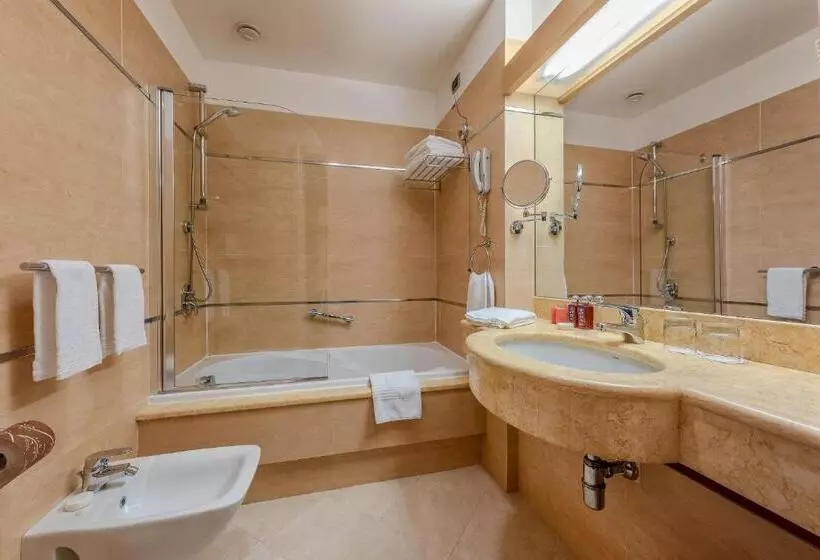 اتاق لوکس سه تخته, Acacia Resort