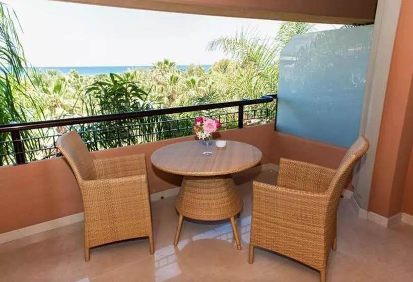 اتاق استاندارد چهار تخته با چشمانداز دریا, Acacia Resort
