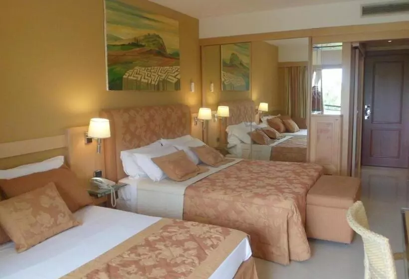 اتاق استاندارد چهار تخته با چشمانداز دریا, Acacia Resort