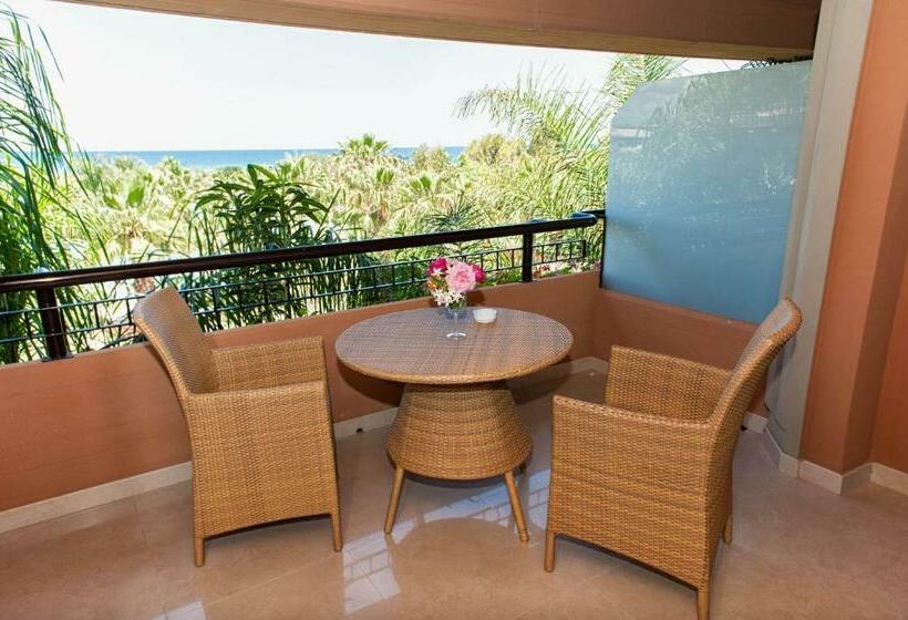 غرفة سوبيريور مطلّة علي البحر, Acacia Resort Parco dei Leoni