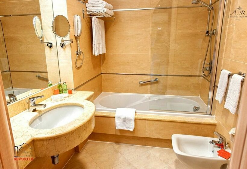 غرفة سوبيريور مطلّة علي البحر, Acacia Resort Parco dei Leoni