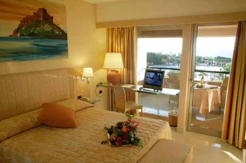 اتاق سوپریور با چشم‌انداز دریا, Acacia Resort