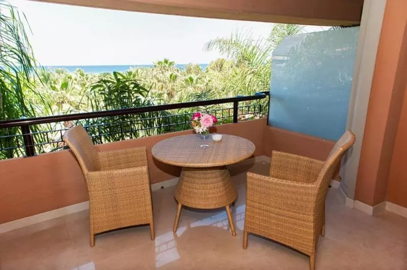 اتاق سوپریور با چشم‌انداز دریا, Acacia Resort
