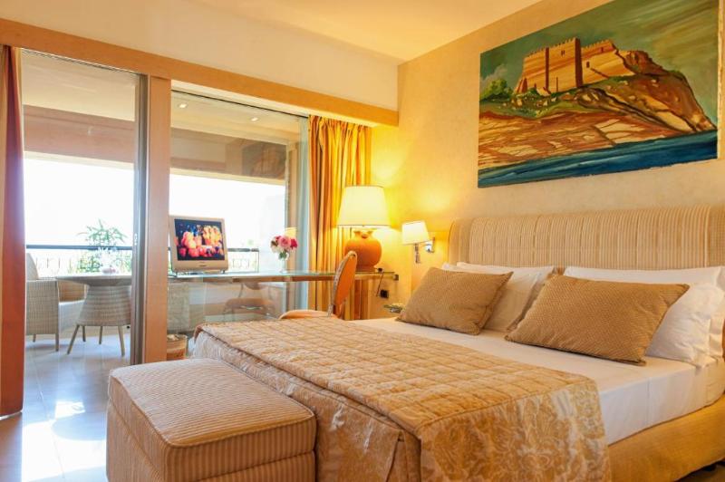 اتاق سوپریور با چشمانداز استخر, Acacia Resort