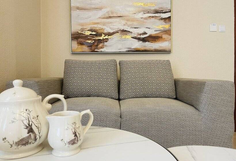 חדר משפחתי, Alkyonis Hotel