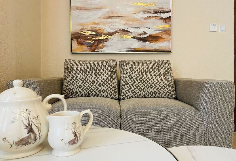 חדר משפחתי, Alkyonis Hotel