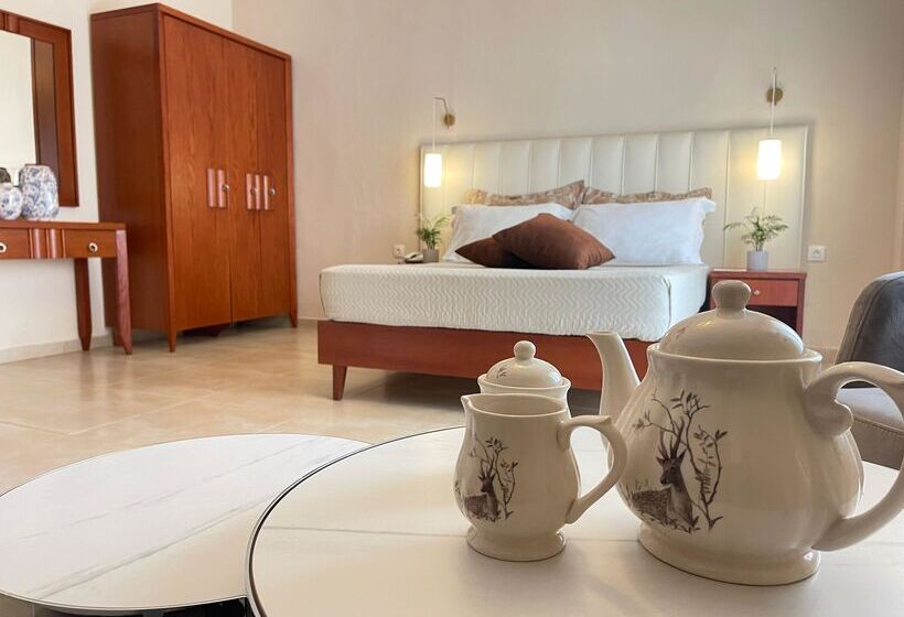 חדר משפחתי, Alkyonis Hotel