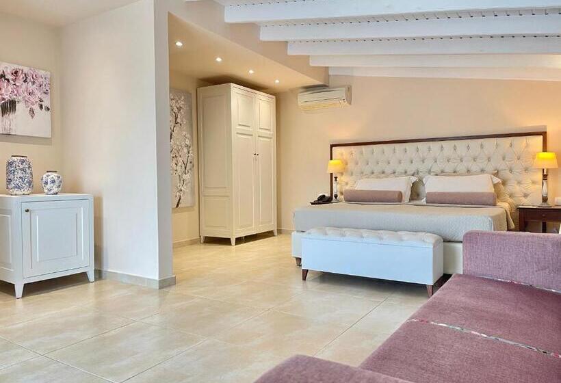 חדר משפחתי, Alkyonis Hotel