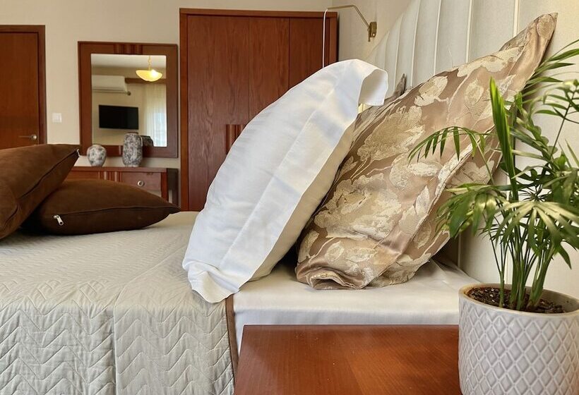 חדר משפחתי, Alkyonis Hotel