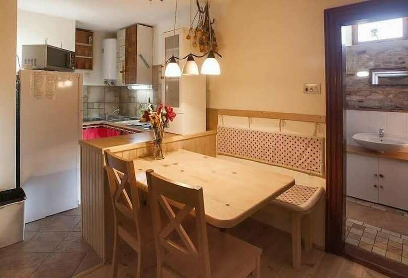 コンフォートワンルーム, Apartments Cecilia