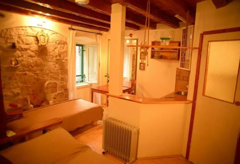 استودیو کامفورت, Apartments Cecilia