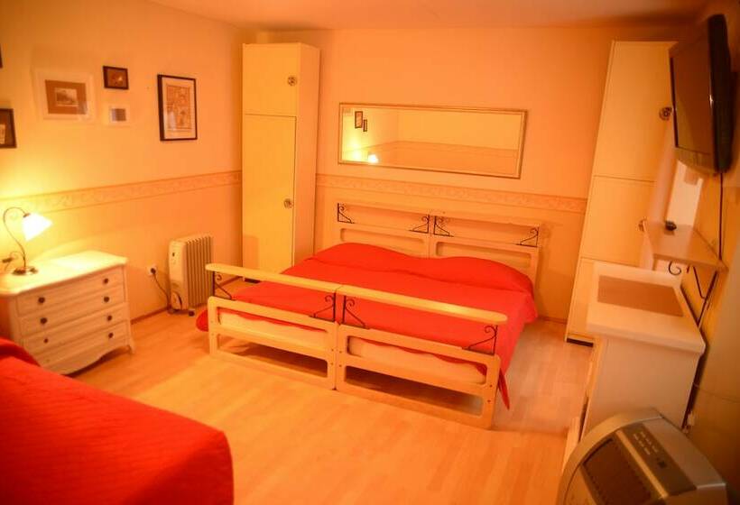 Студио Comfort, Apartments Cecilia