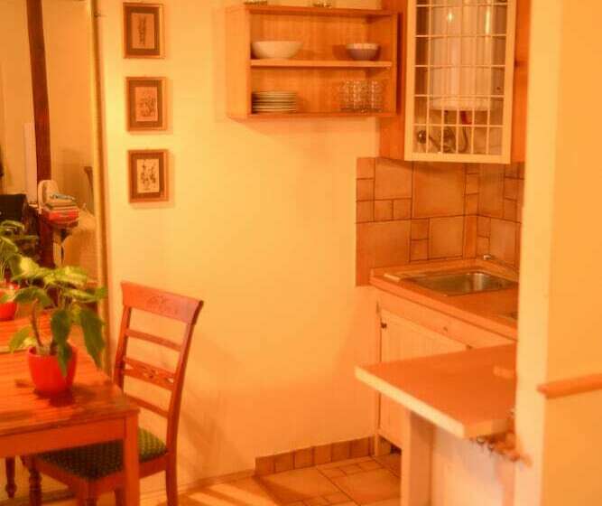 コンフォートワンルーム, Apartments Cecilia