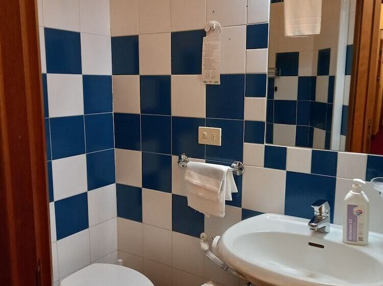 اتاق راحتی یک تخته, Tourist House