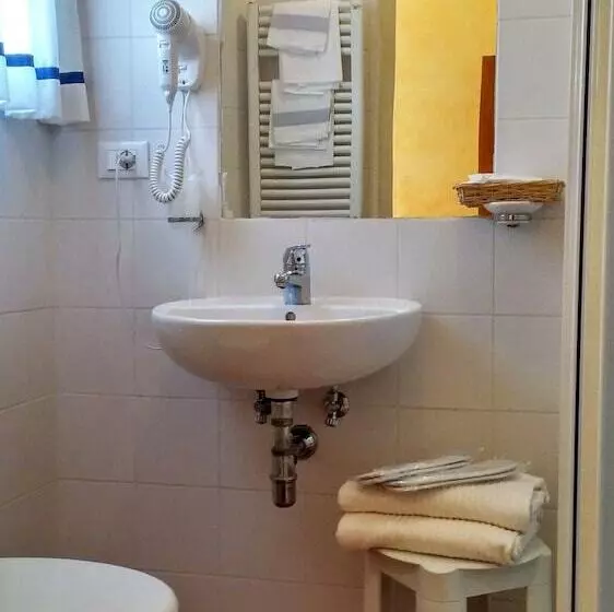 اتاق راحتی یک تخته, Tourist House