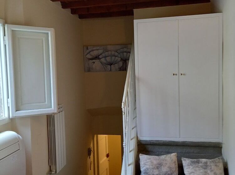 اتاق راحتی یک تخته, Tourist House