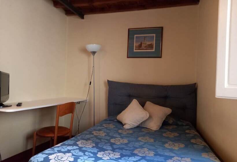 اتاق راحتی یک تخته, Tourist House