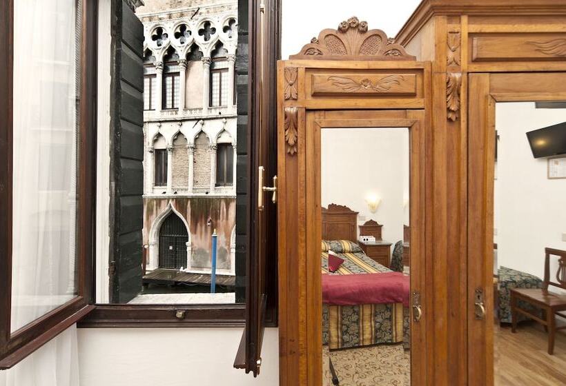 اتاق استاندارد چهار تخته, Alla Fava