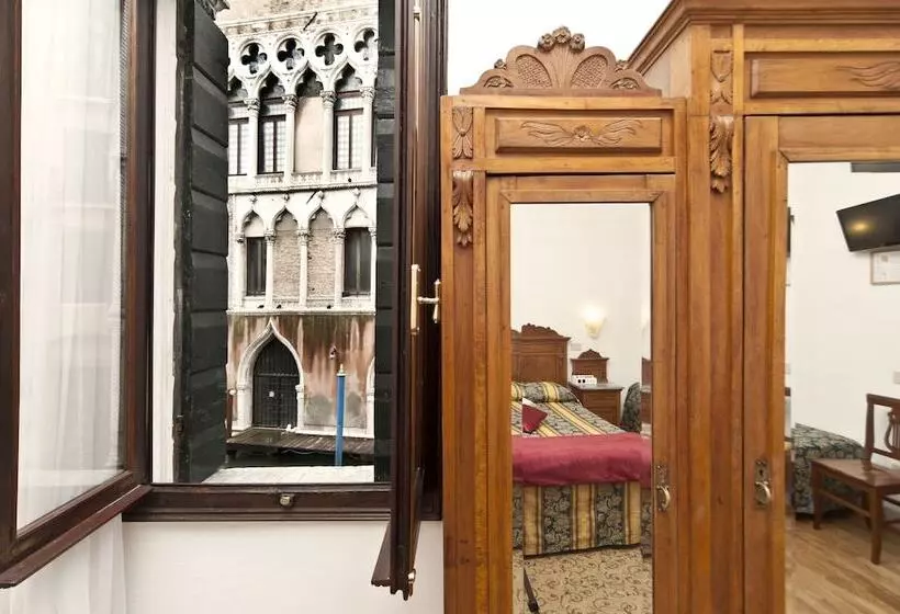 اتاق استاندارد چهار تخته, Alla Fava