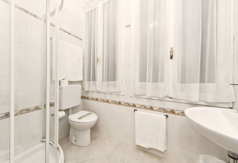 اتاق استاندارد, Alla Fava