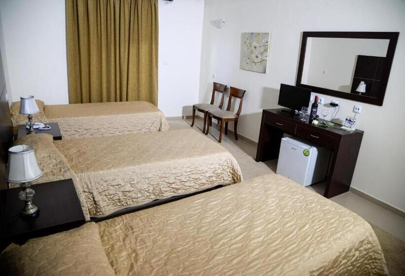 חדר סטנדרט לשלושה, Arta Palace