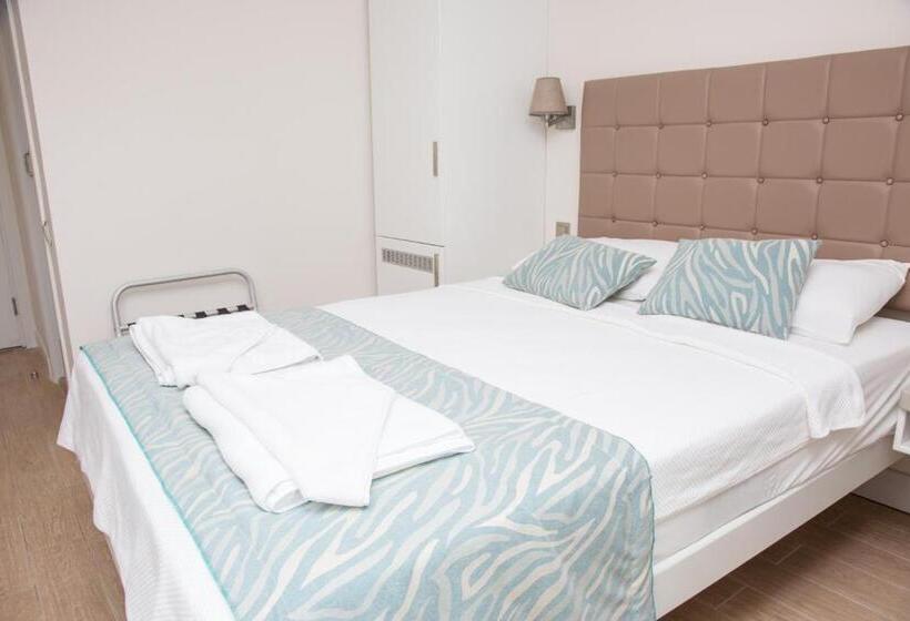 غرفة قياسية إطلالة جانبية علي البحر, Asli