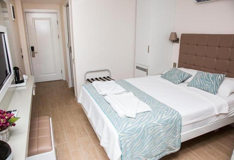 غرفة قياسية مطلّة علي البحر, Asli