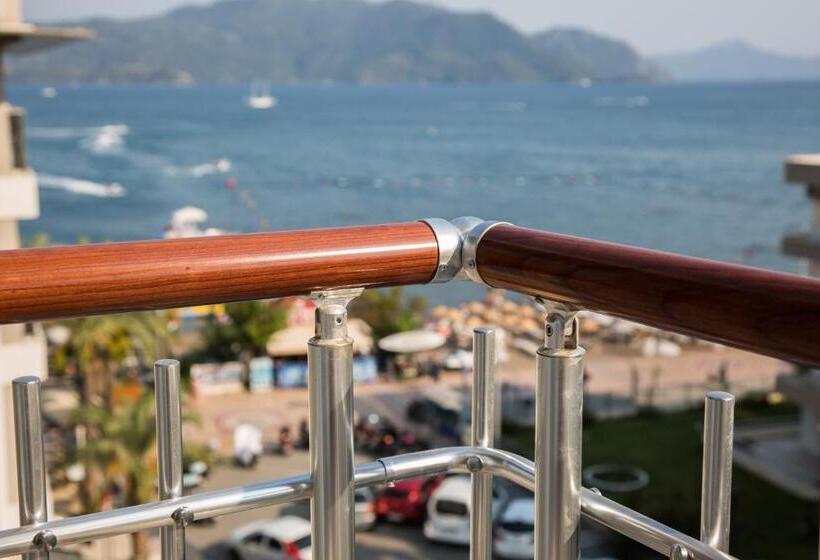 غرفة قياسية مطلّة علي البحر, Asli