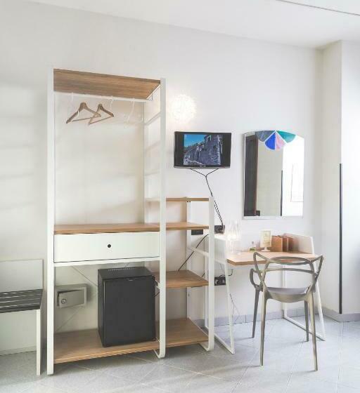 غرفة قياسية مزوَّدة بشُرفة, Bixio