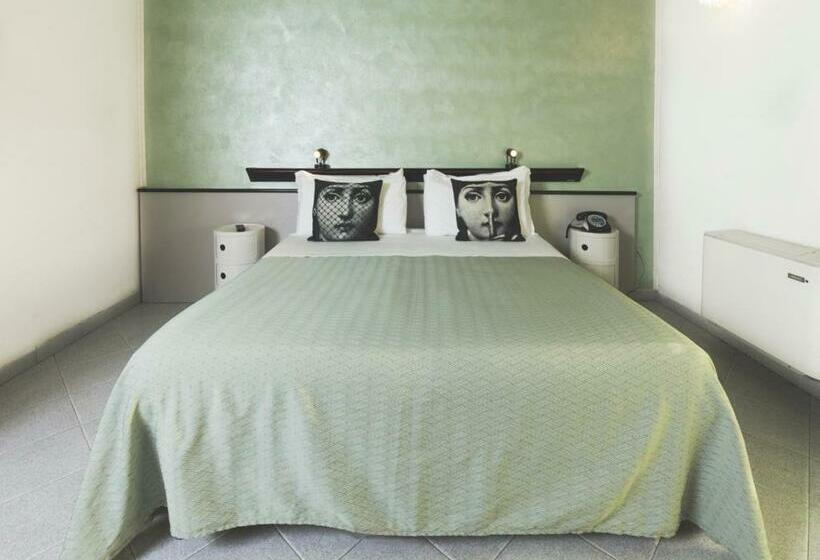 غرفة قياسية مزوَّدة بشُرفة, Bixio