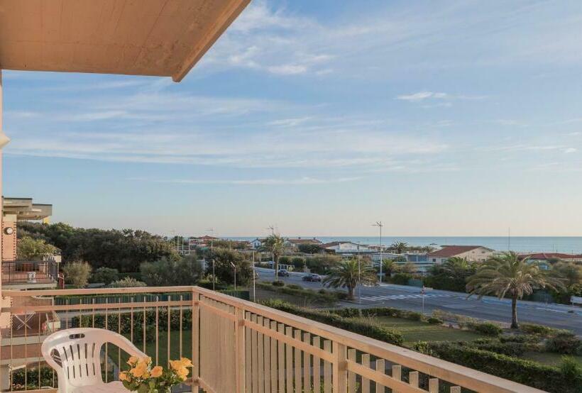 غرفة قياسية مزوَّدة بشُرفة, Bixio