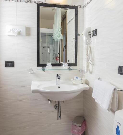 غرفة عائلية, Bixio