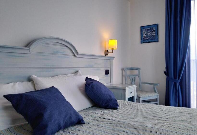 オーシャンビュースーペリアールーム, Blue Moon