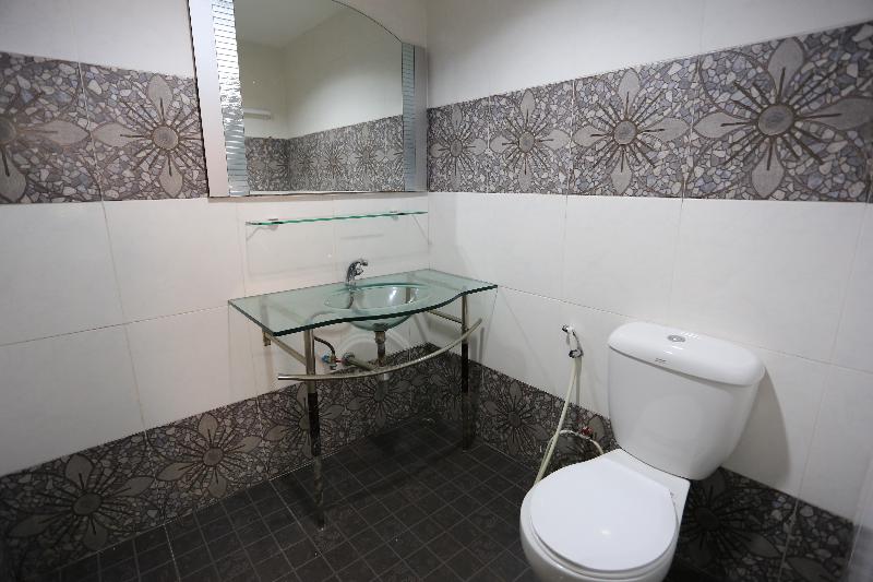 标准三人间, Bolivar