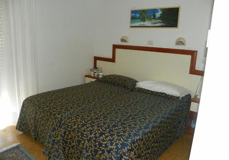 标准单人间, Bolivar