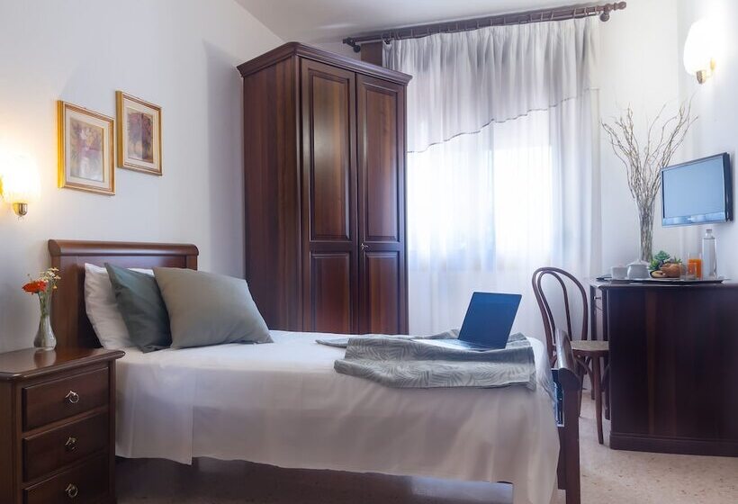 غرفة قياسية فردية, Da Gigi