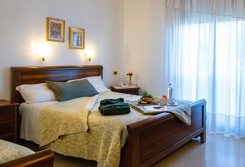 غرفة قياسية ثلاثية, Da Gigi