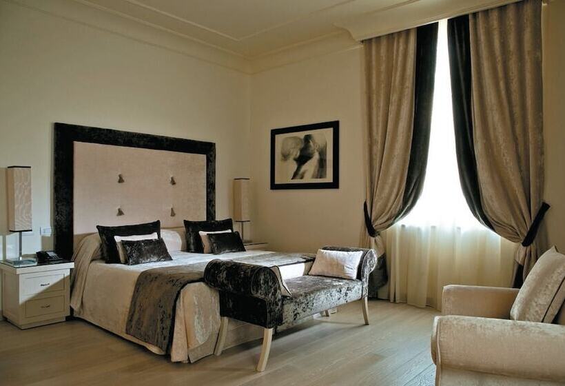 اتاق لوکس, Albergo Palazzo Decumani