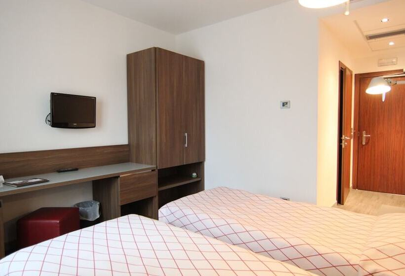 스탠다드 룸, Del Parco