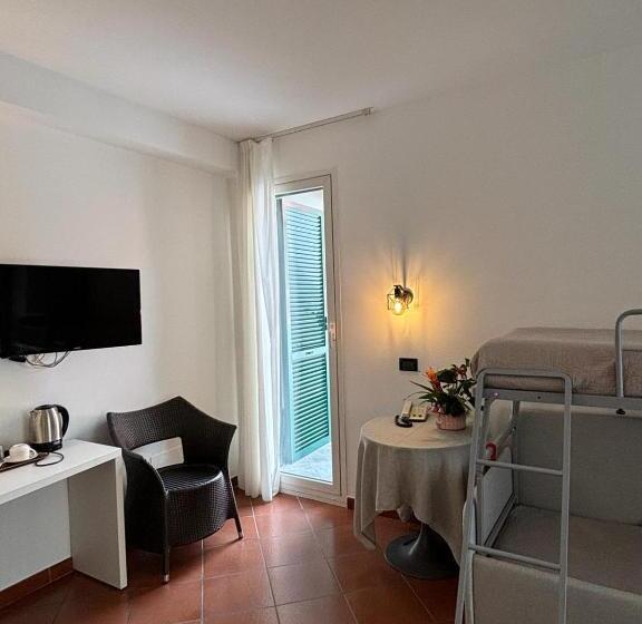 标准三人间, Delle Rose