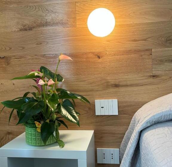 一楼标准间, Delle Rose