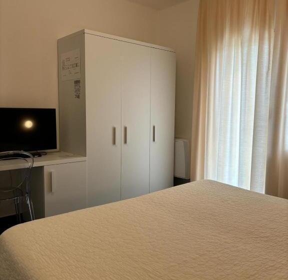 一楼标准间, Delle Rose