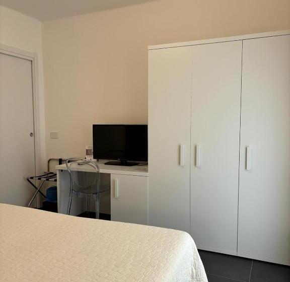 一楼标准间, Delle Rose